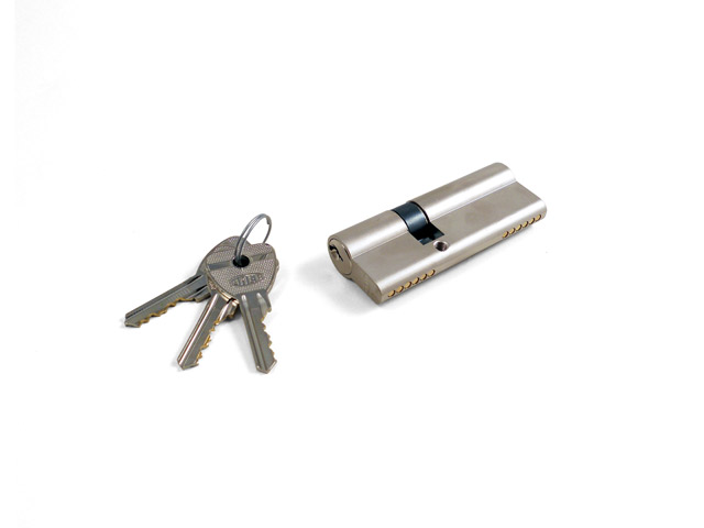 240509000121 - Shaped cylinder 50-30 lock  side pedestrian door