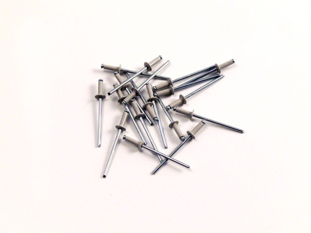 5740006A - Rivets 3 x 9 - white C21