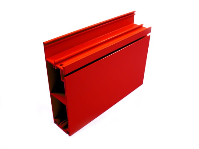 1757010H - Profilé socle en aluminium 150 - rouge RAL 3000