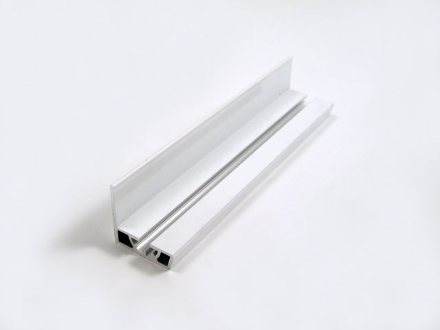 1715501L - Perfil para montante en aluminio - 40 mm - blanco C81